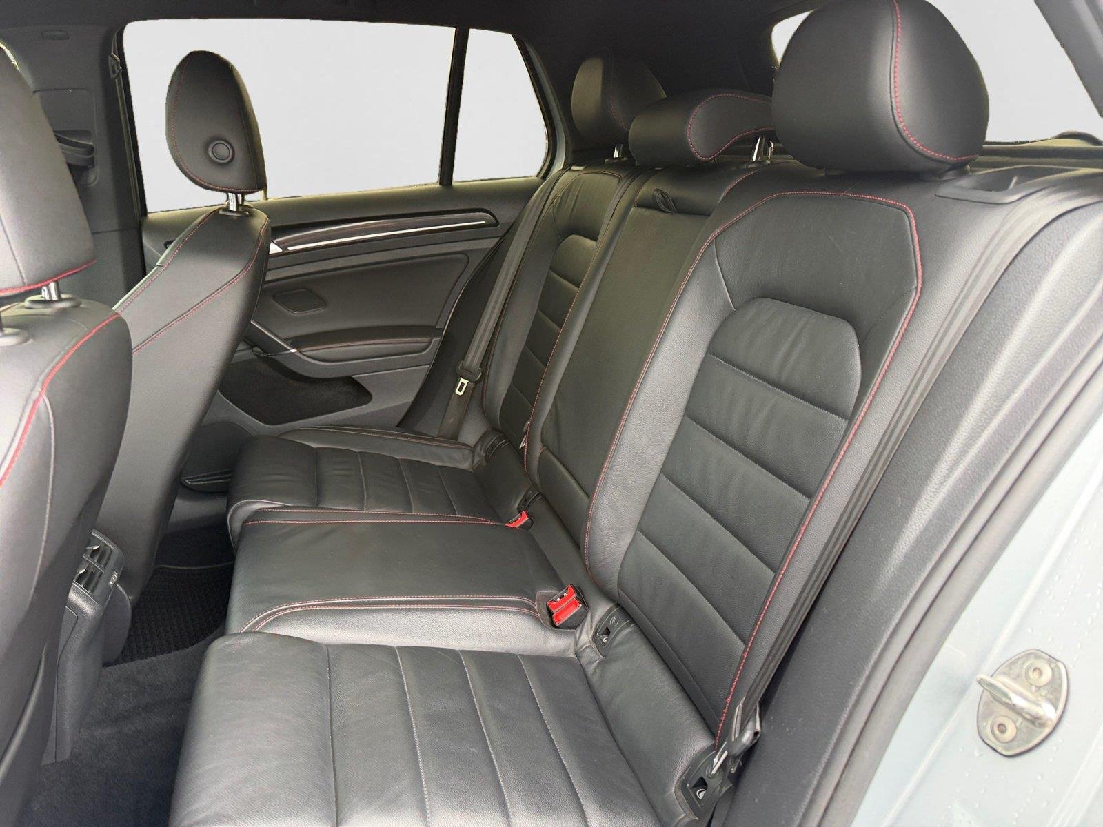 Used 2017 Reflex Silver Metallic Volkswagen Autobahn image 19