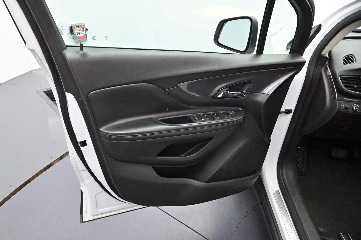 Used 2021 Summit White Buick Preferred image 9