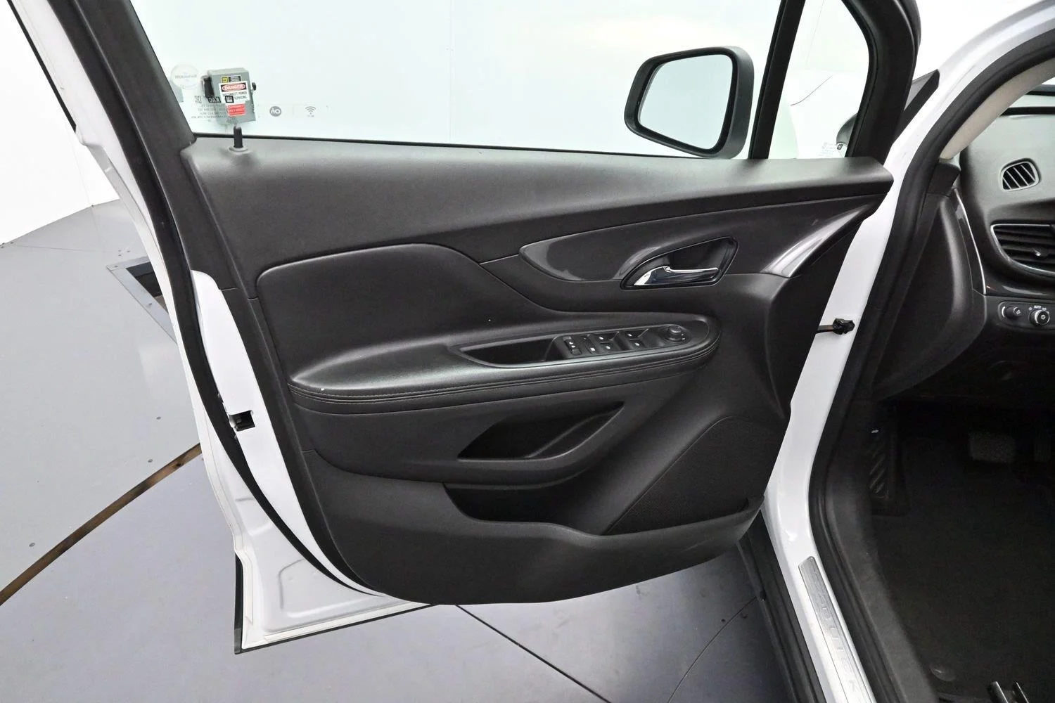 Used 2021 Summit White Buick Preferred image 9