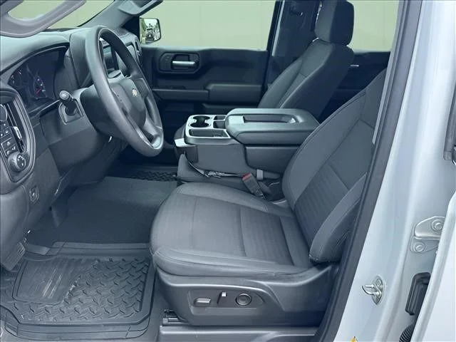 Used 2022 White Chevrolet Custom image 5