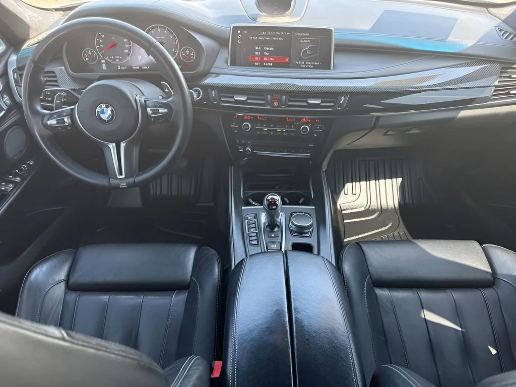 Used 2018  BMW  image 13