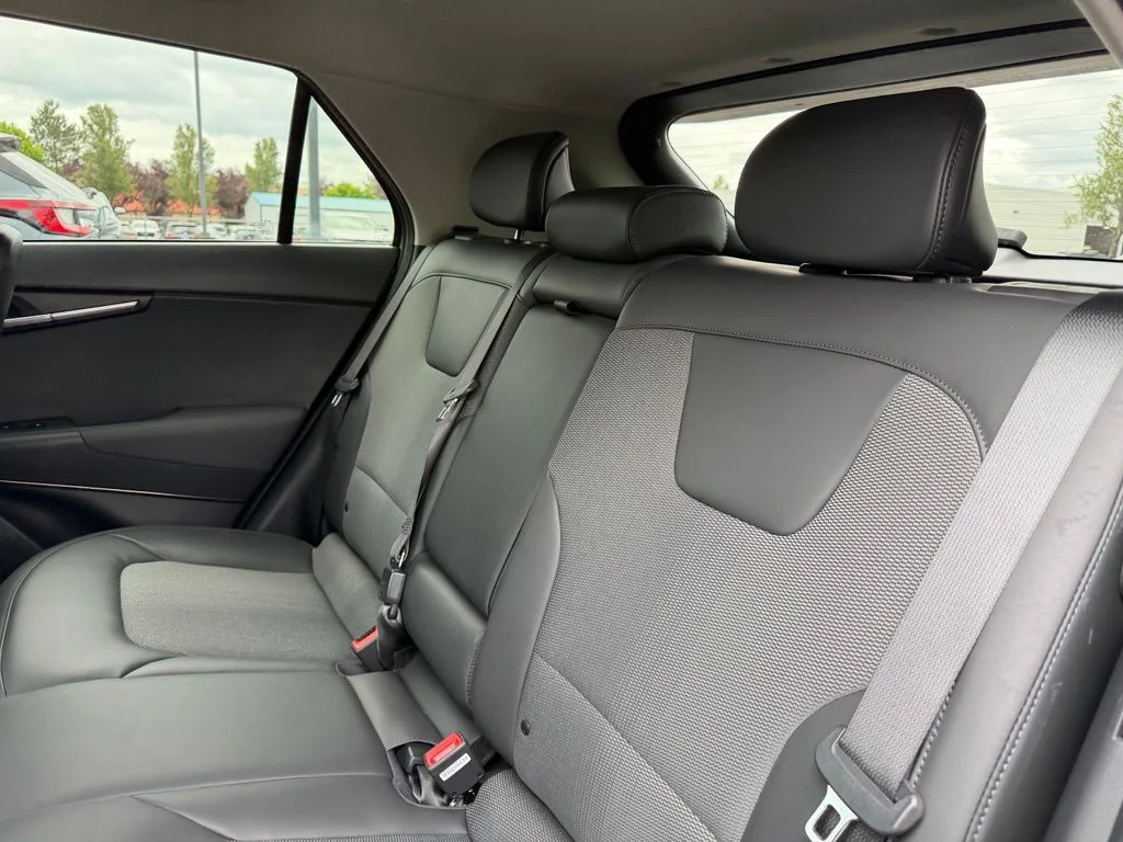 Used 2023 Steel Gray Kia Wind image 31