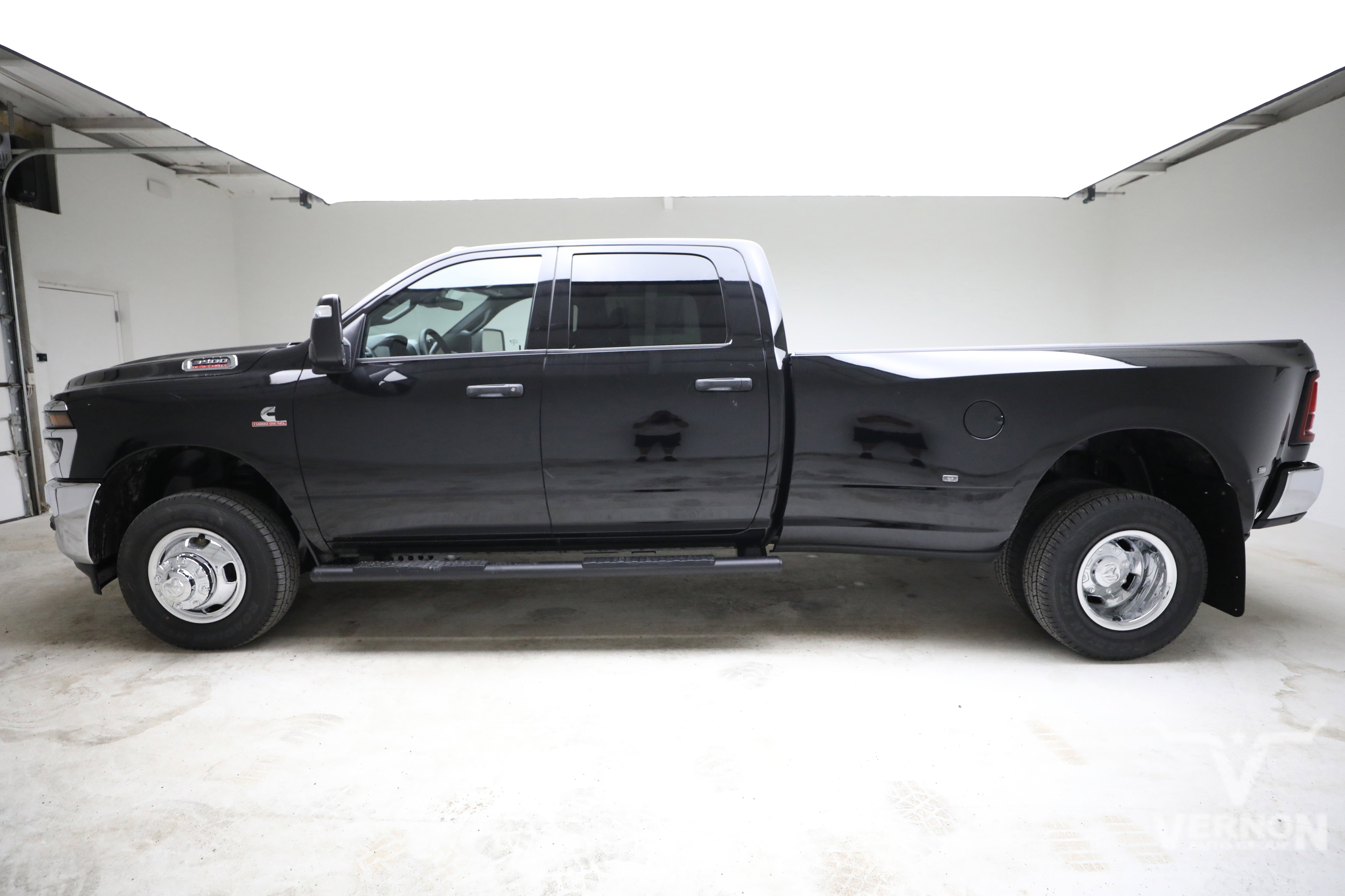New 2026 Diamond Black Crystal Pearlcoat Ram N image 2