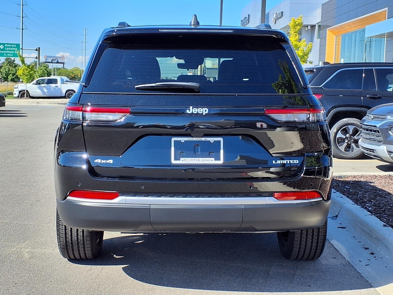 New 2026 Diamond Black Crystal Pearl Coat Jeep Limited image 23