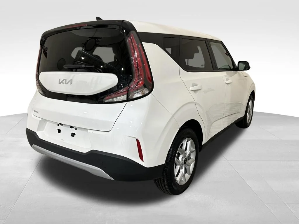 Used 2023 White Kia LX image 5