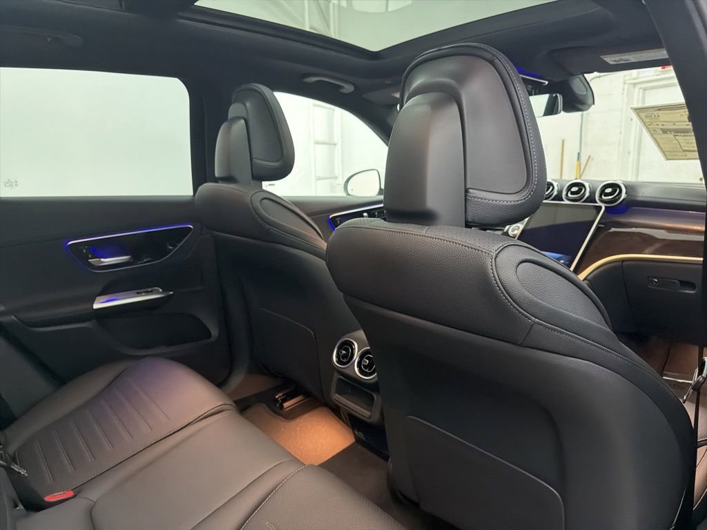New 2026 Polar White Mercedes-Benz GLC 300 image 59