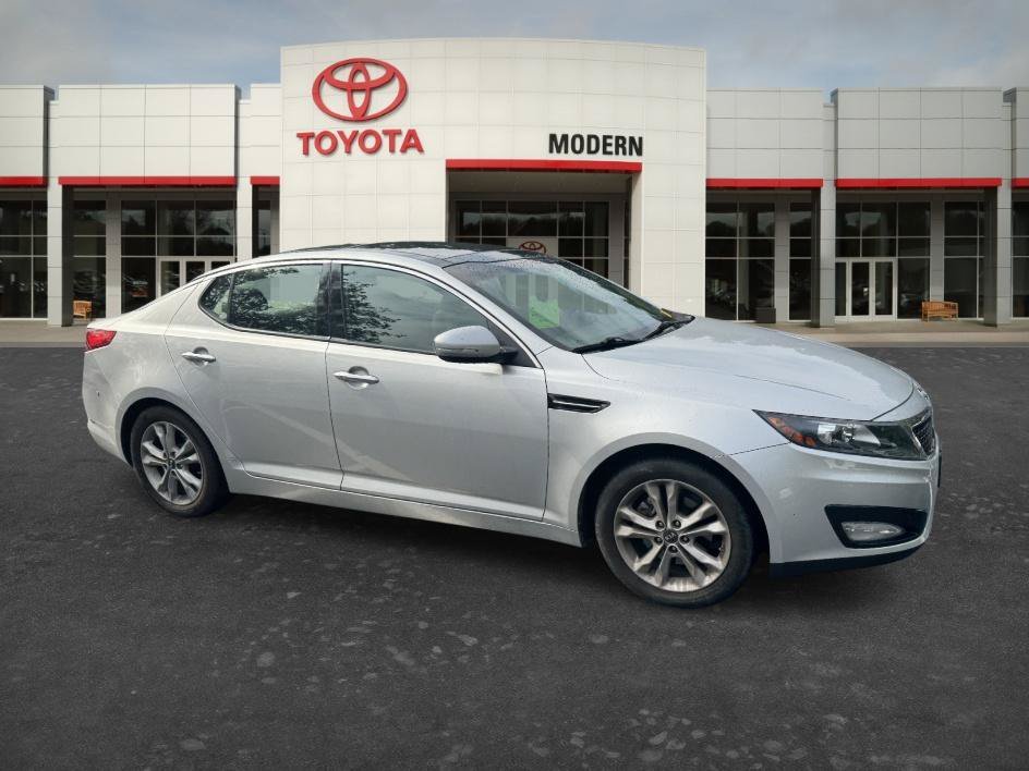 Used 2011 Bright Silver Kia EX image 16