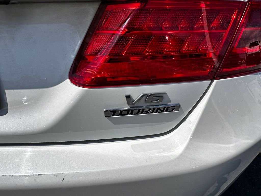 Used 2015  Honda Touring image 6