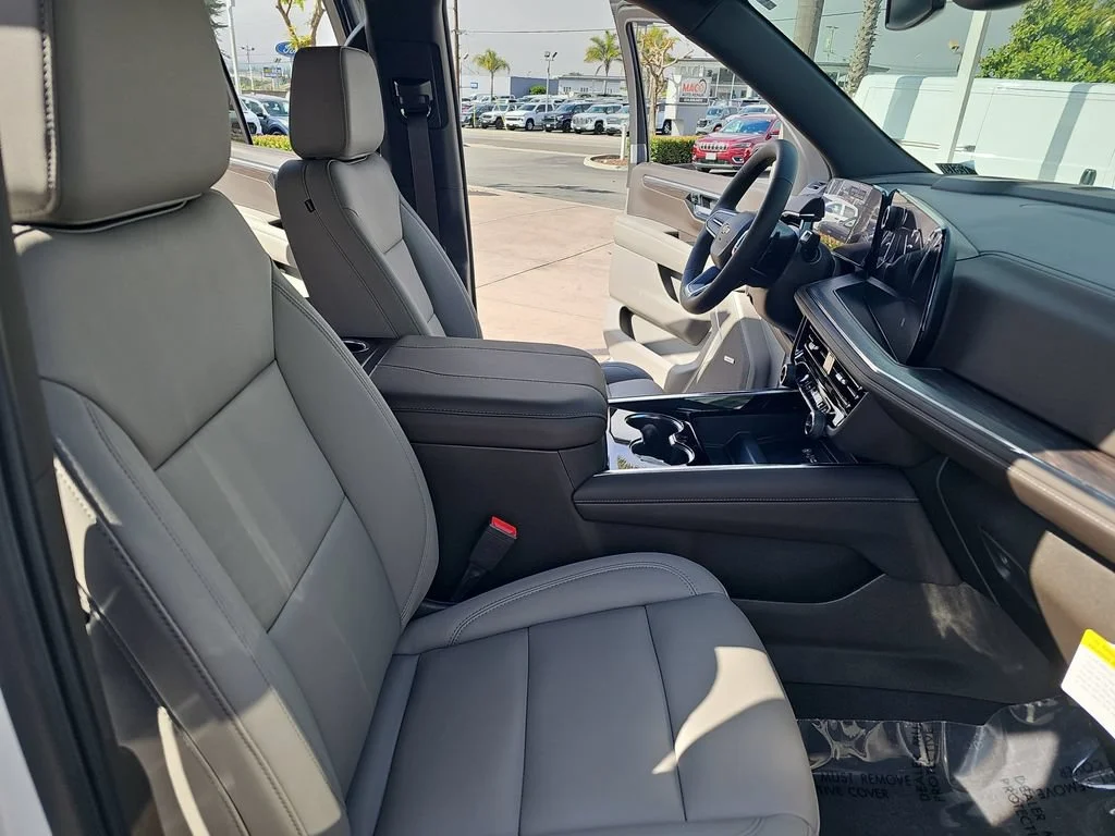 New 2026 Summit White Chevrolet LT image 10