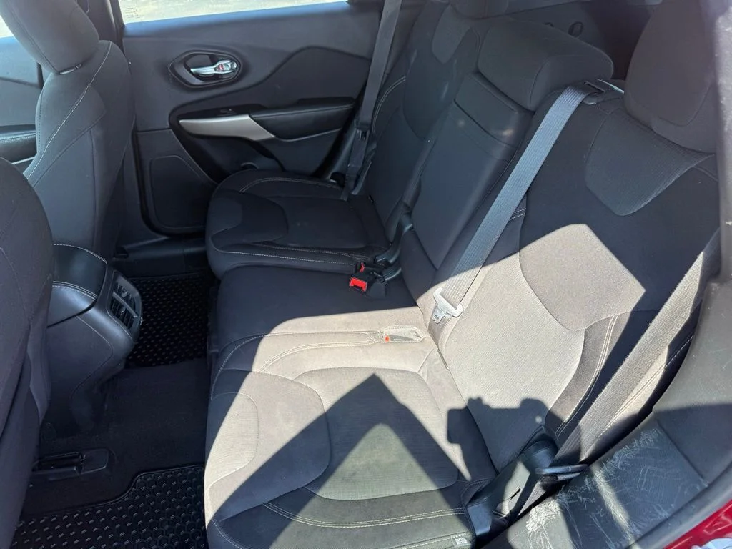 Used 2017 Red Jeep Latitude image 33