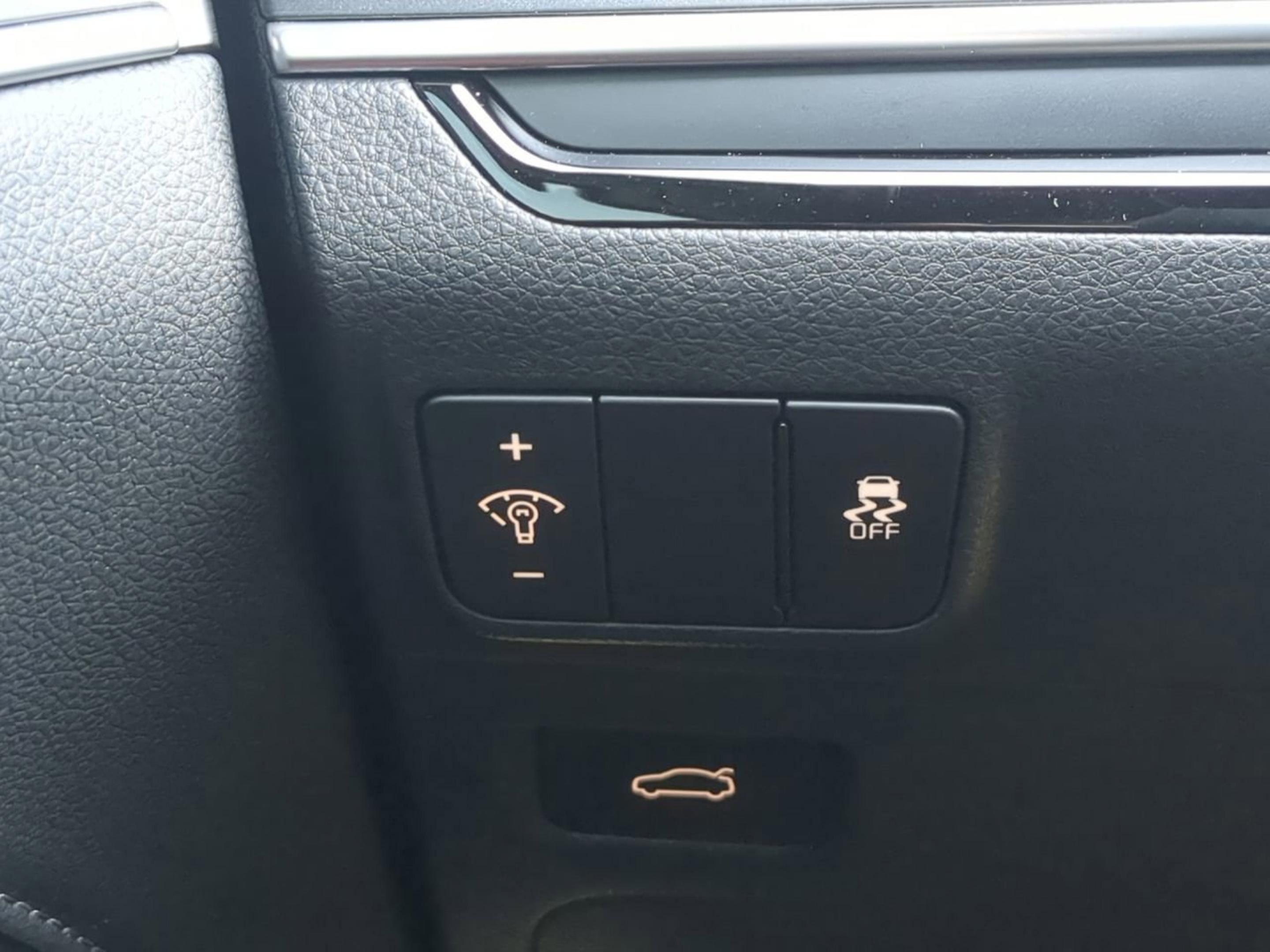 New 2026 Snow White Pearl Kia GT-Line image 24