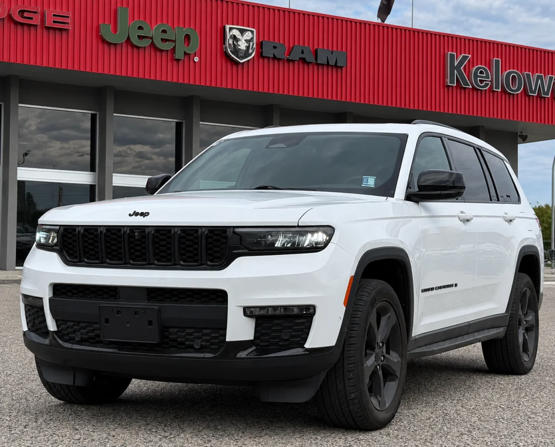 Used 2024 White Jeep Limited image 1