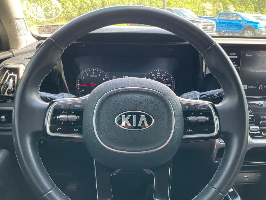 Used 2021 Crystal Beige Kia S image 6