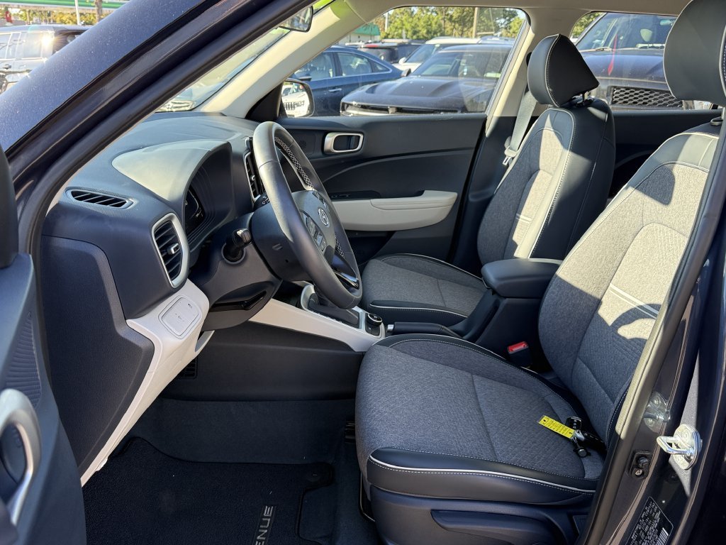 Used 2023 White Hyundai Limited image 18