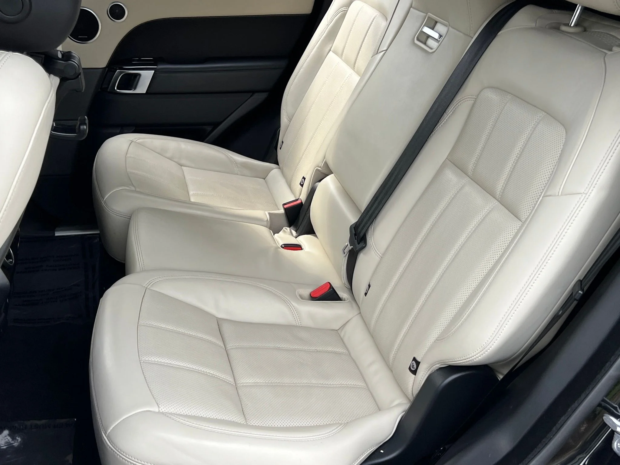 Used 2021  Land Rover HSE Silver Edition image 16