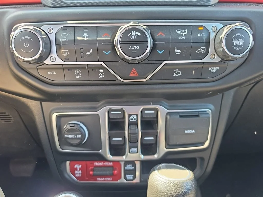 Used 2023 White/off-white Jeep Rubicon image 28