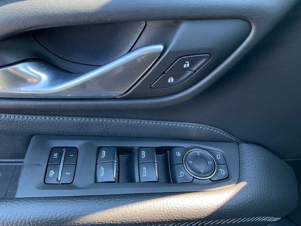 Used 2022 Onyx Black GMC Denali image 30
