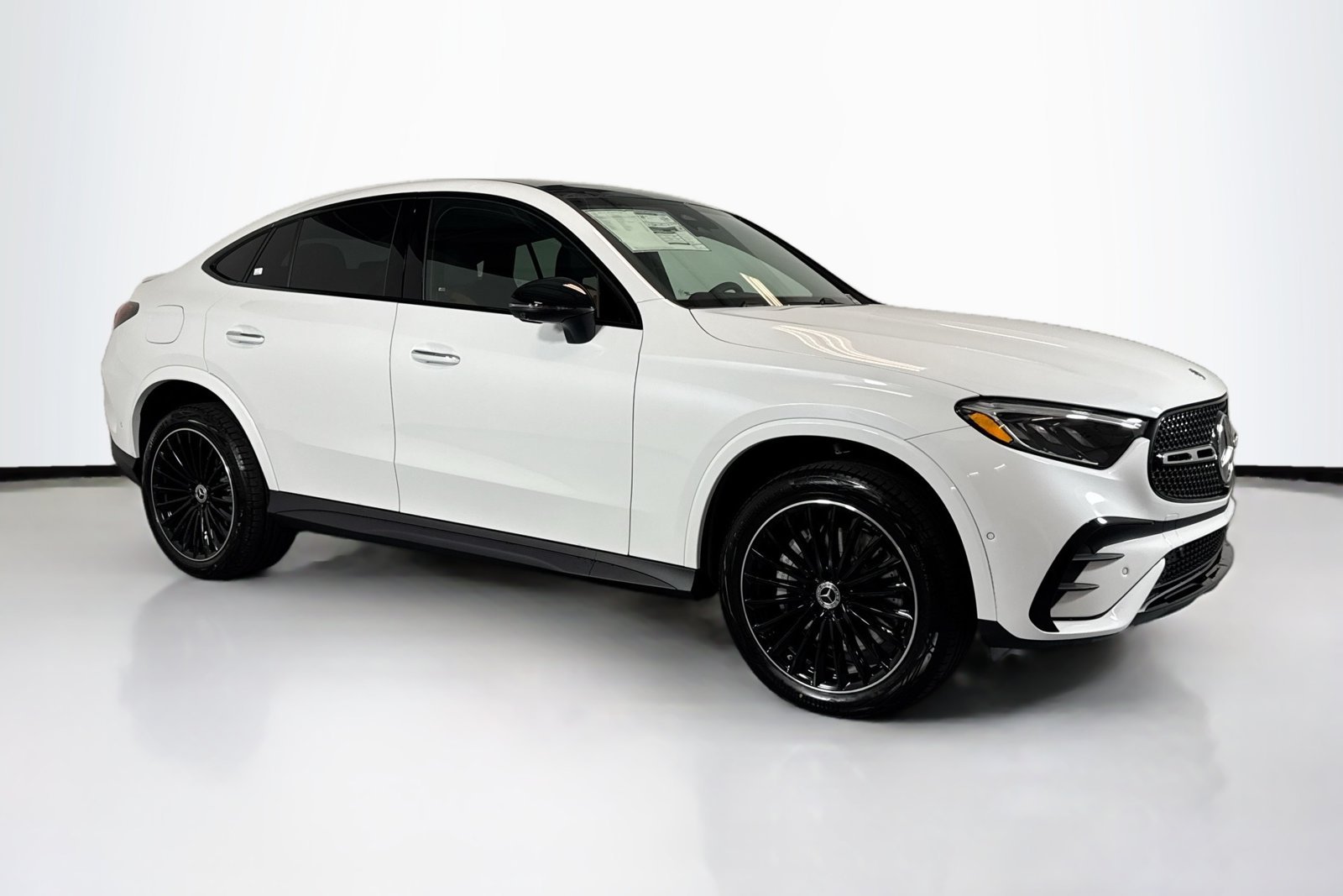 New 2026 Manufaktur Moonlight White Metallic Mercedes-Benz GLC 300 image 3