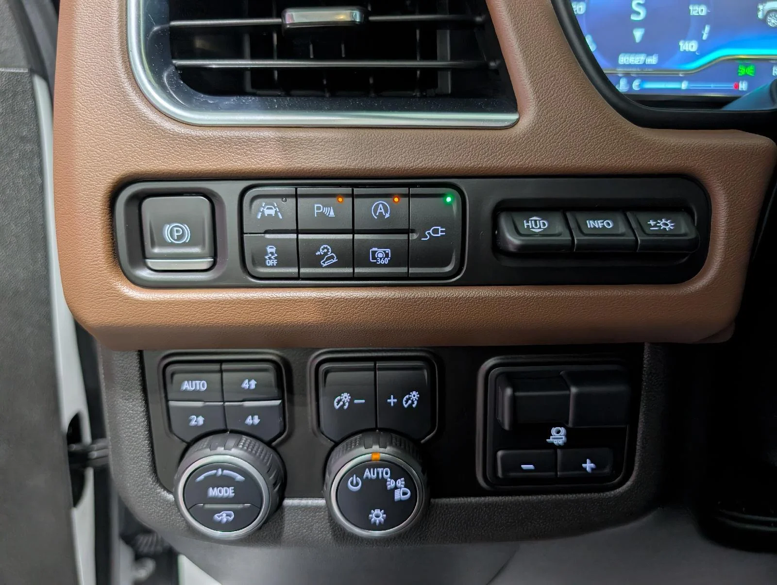 Used 2022 Iridescent Pearl Tricoat Chevrolet High Country image 19