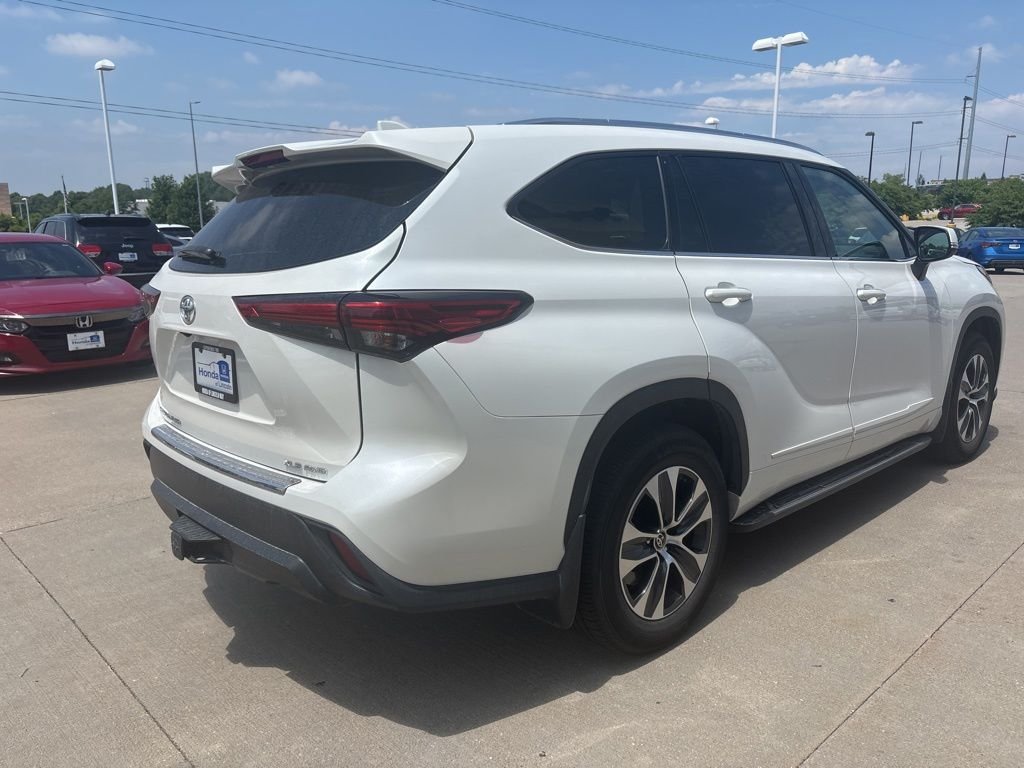 Used 2021 Blizzard Pearl Toyota XLE image 5