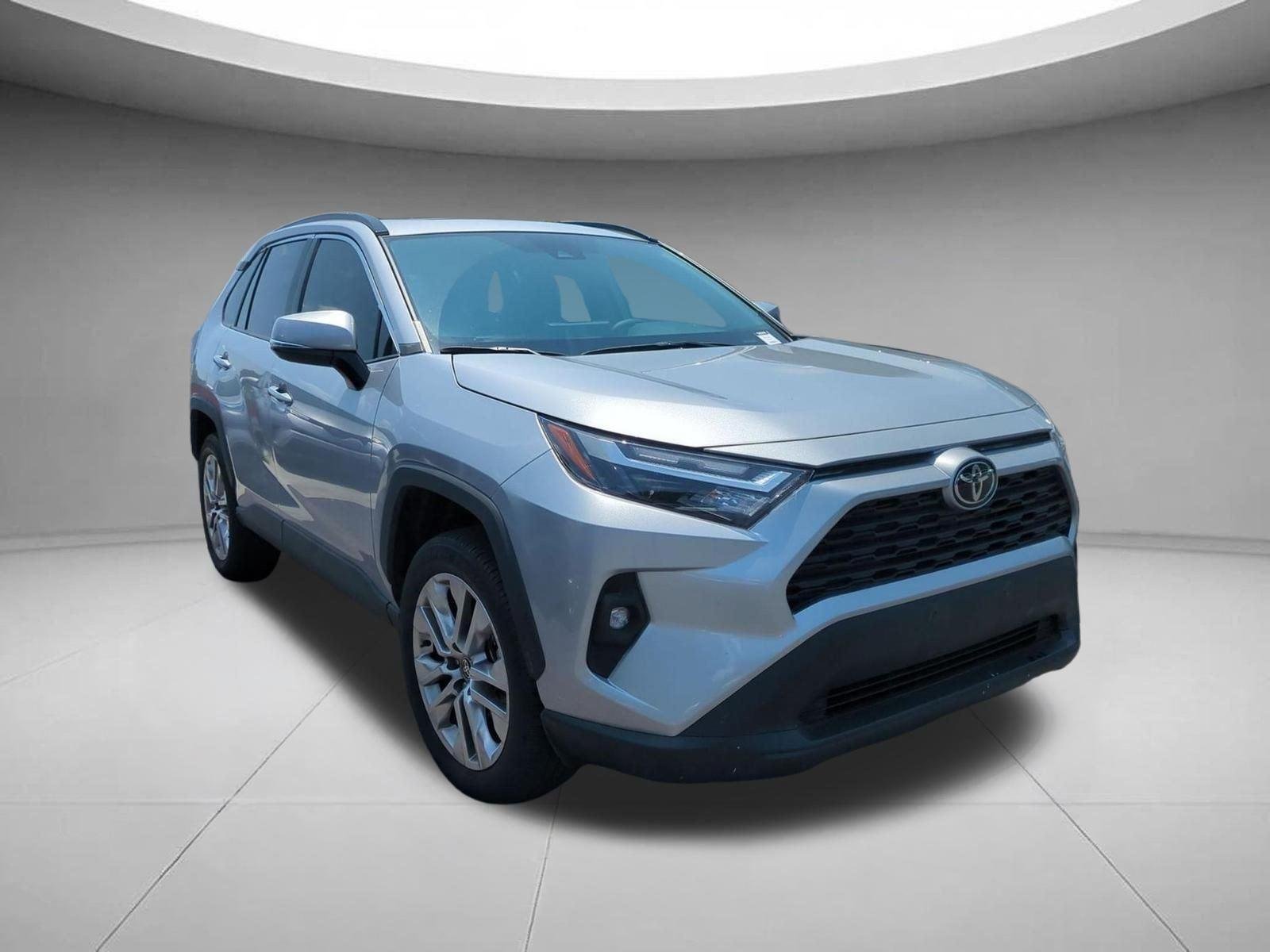 Used 2025 Silver Sky Metallic Toyota XLE Premium image 3