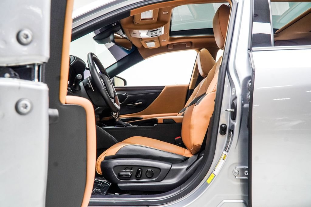 Used 2025 Silver Lexus 350 Ultra Luxury image 37