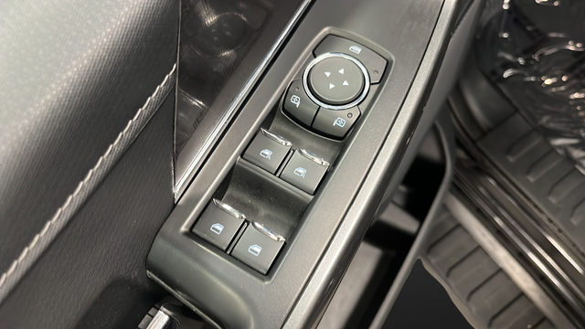 Used 2023 Agate Black Metallic Ford XLT image 22
