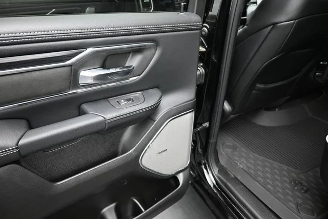 New 2026 Diamond Black Crystal Pearl-Coat Exterior Paint RAM Laramie image 12
