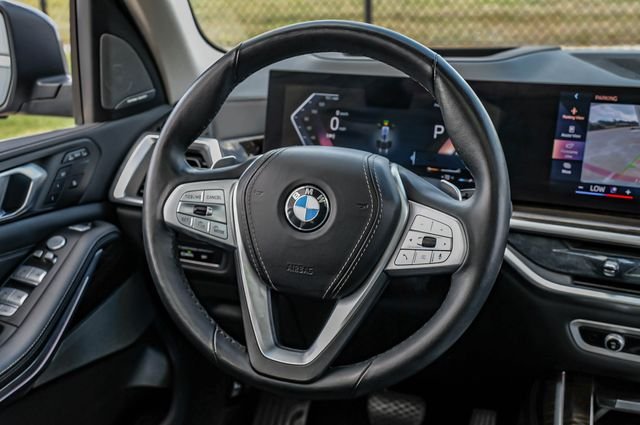 Used 2024 Gray BMW xDrive40i image 25