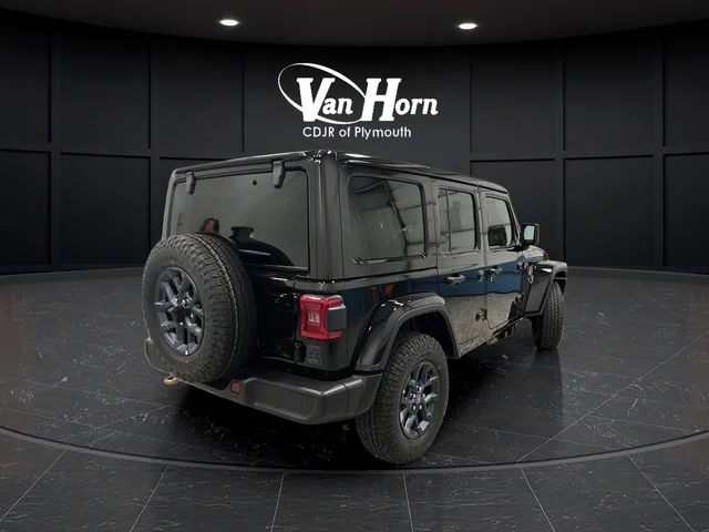 New 2026 Black Clear-Coat Exterior Paint Jeep 85th Anniversary Edition image 7