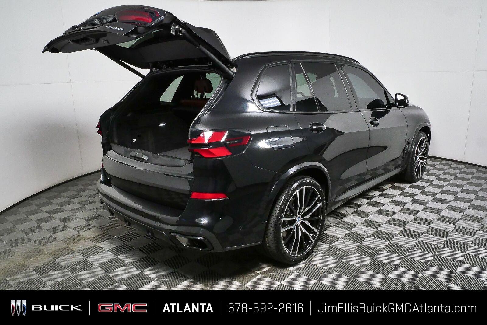 Used 2024 Black Sapphire Metallic BMW xDrive40i image 28