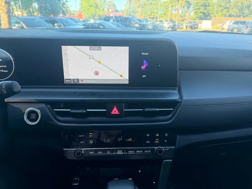 Used 2024 Snow White Pearl Kia SX image 18