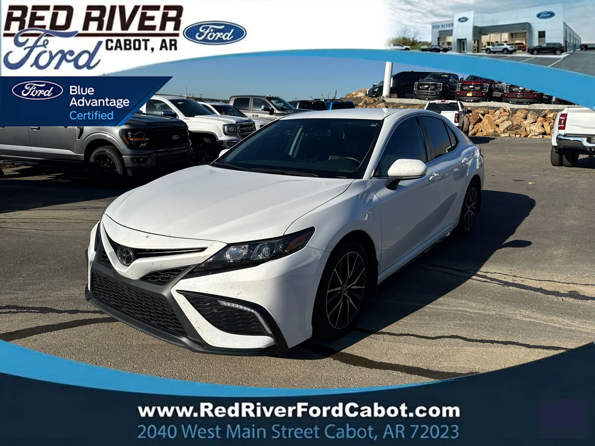 Used 2023 Ice Cap Toyota SE image 1
