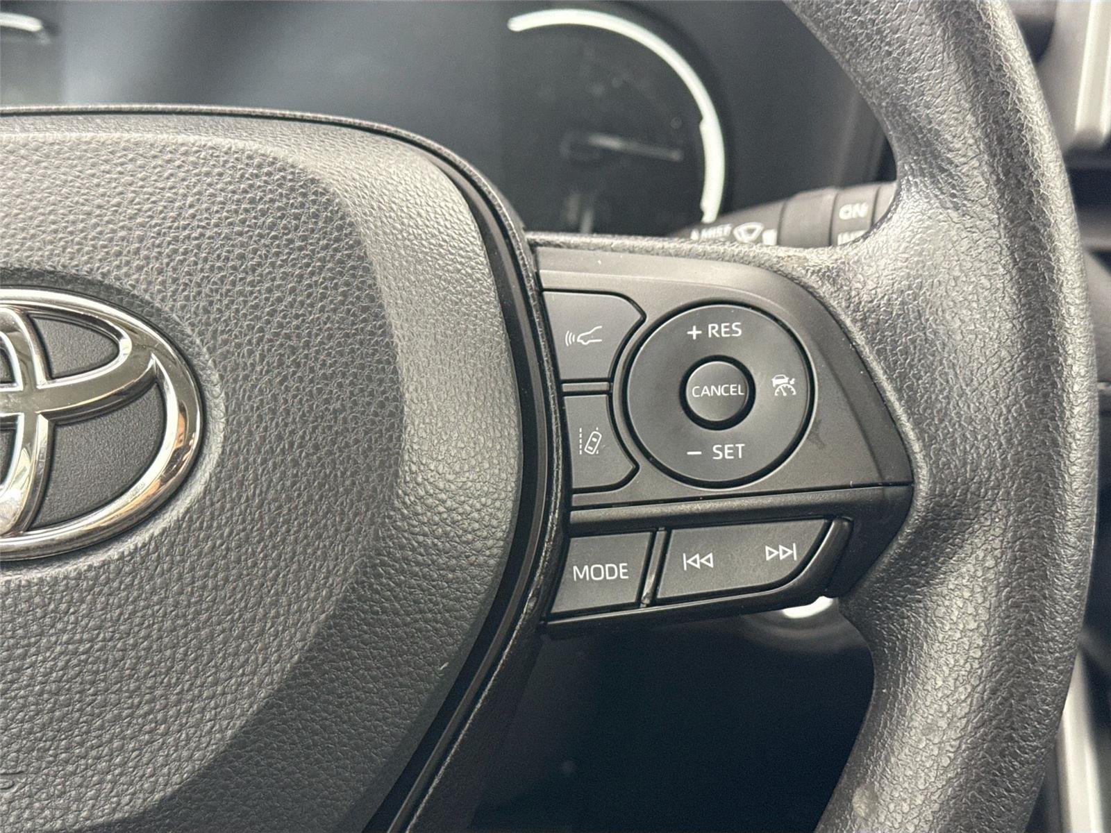 Used 2025 Ice Cap Toyota XLE image 18