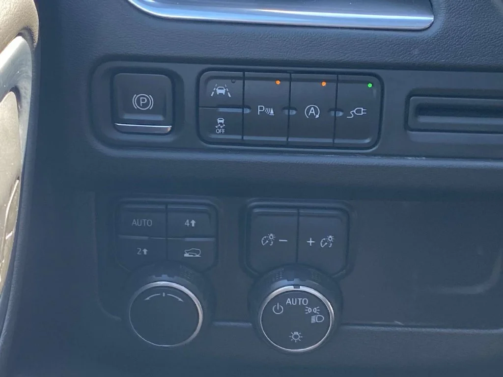Used 2021 White Chevrolet LS image 33