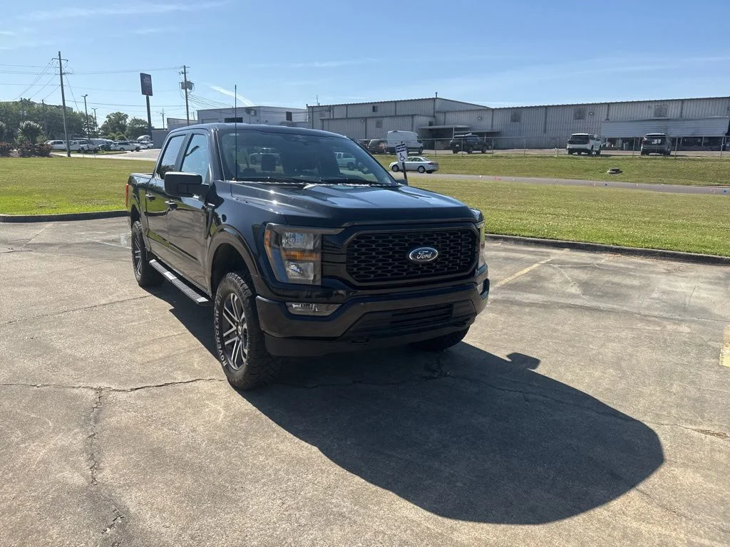 Used 2023 Agate Black Metallic Ford XL image 2