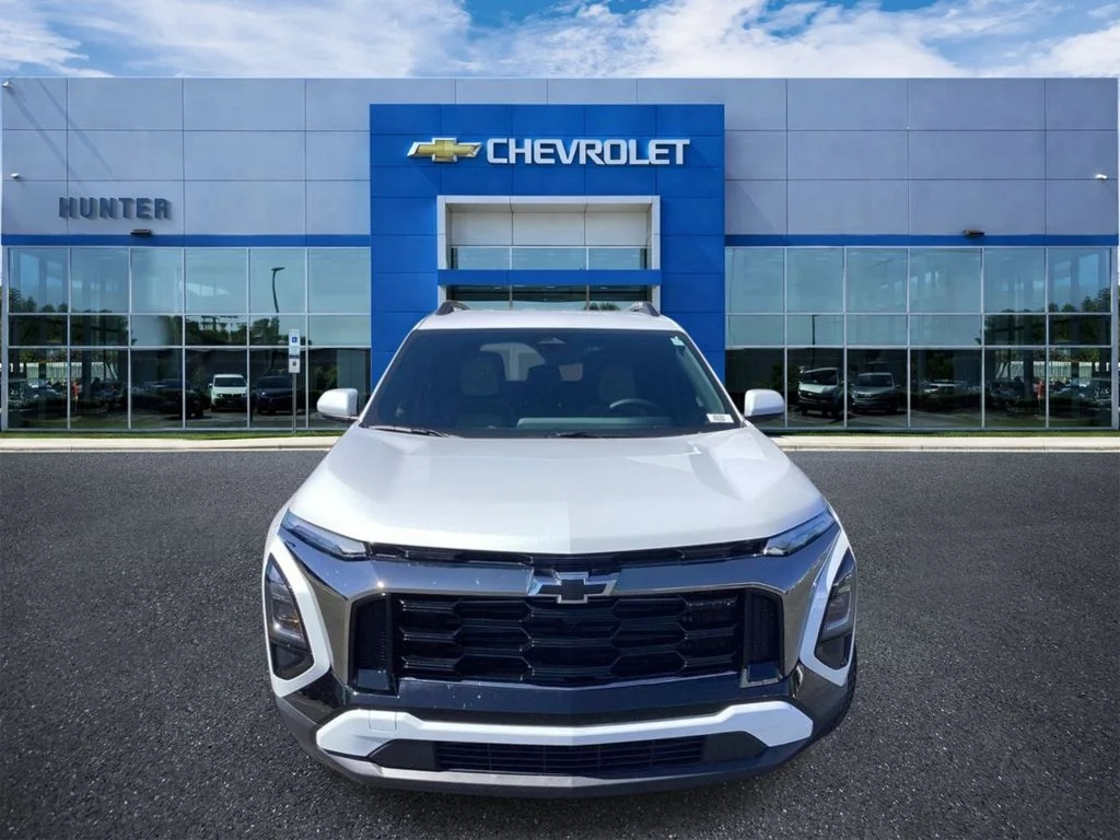 New 2026 Polar White Tricoat Chevrolet ACTIV image 4