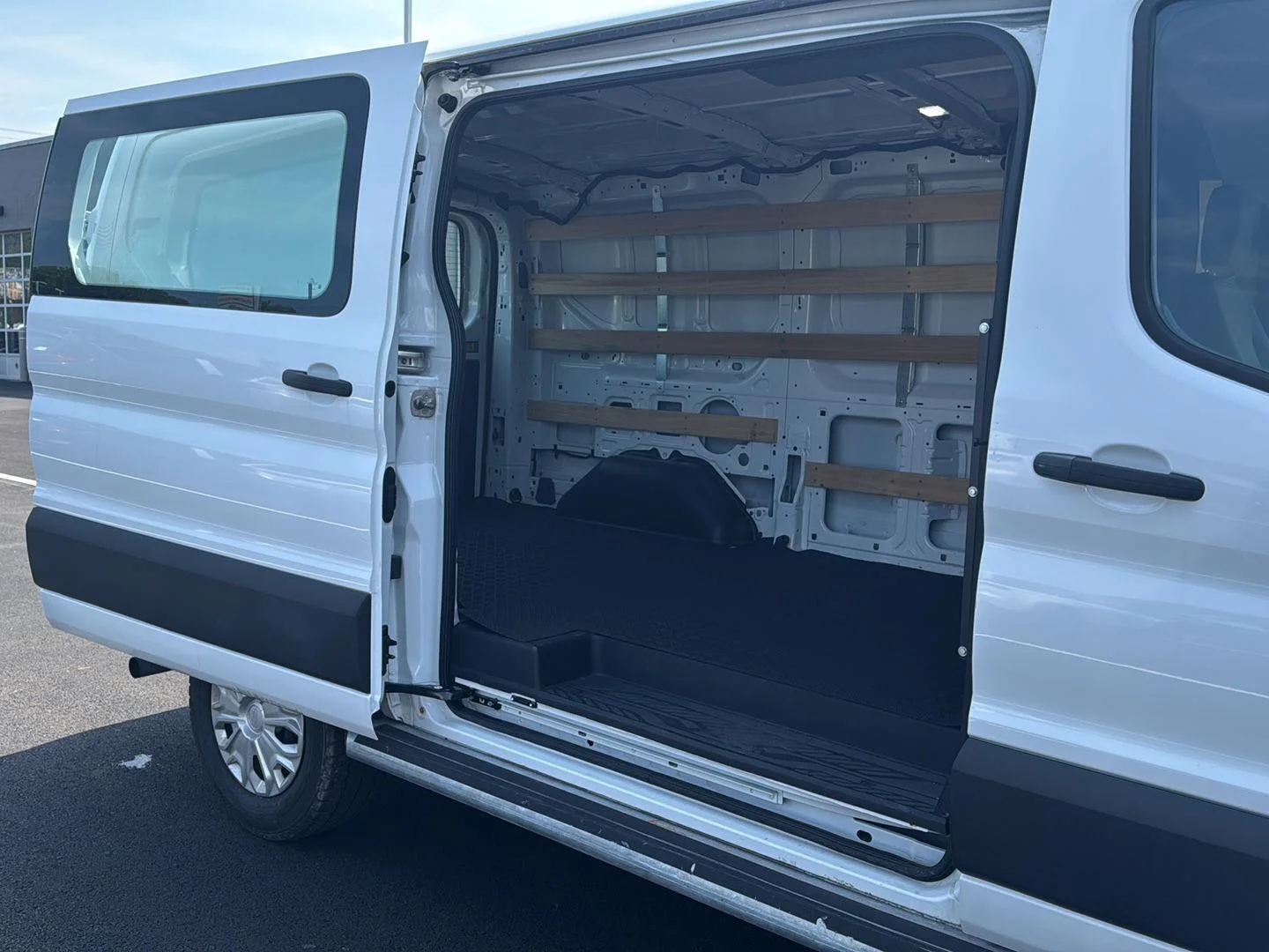 Used 2025 Oxford White Ford 250 image 7
