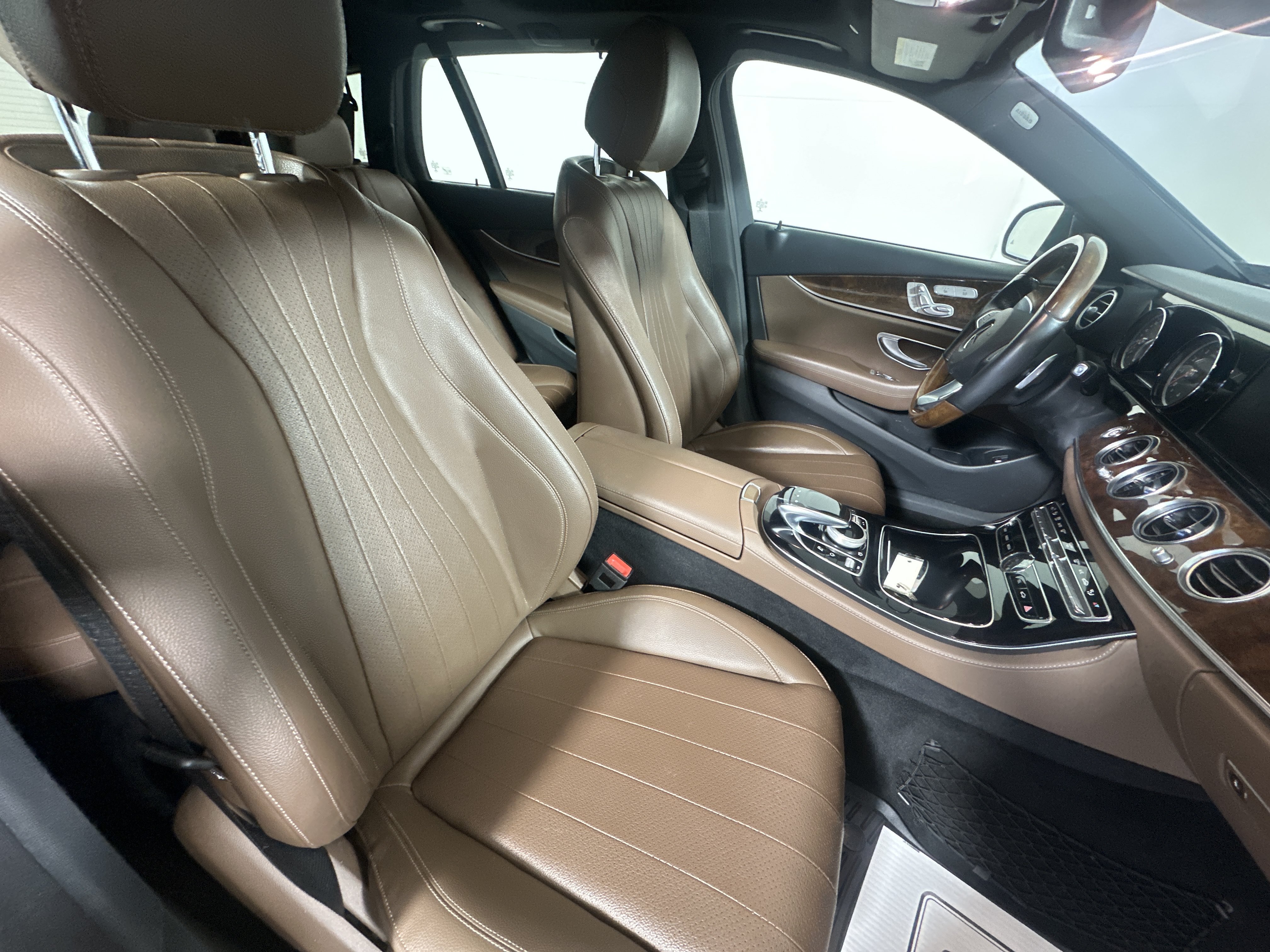 Used 2018  Mercedes-Benz E 400 image 25