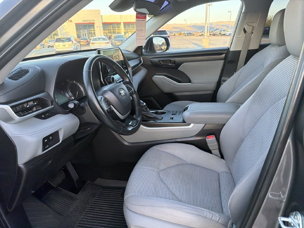 2023 Toyota Highlander L - Photo 26