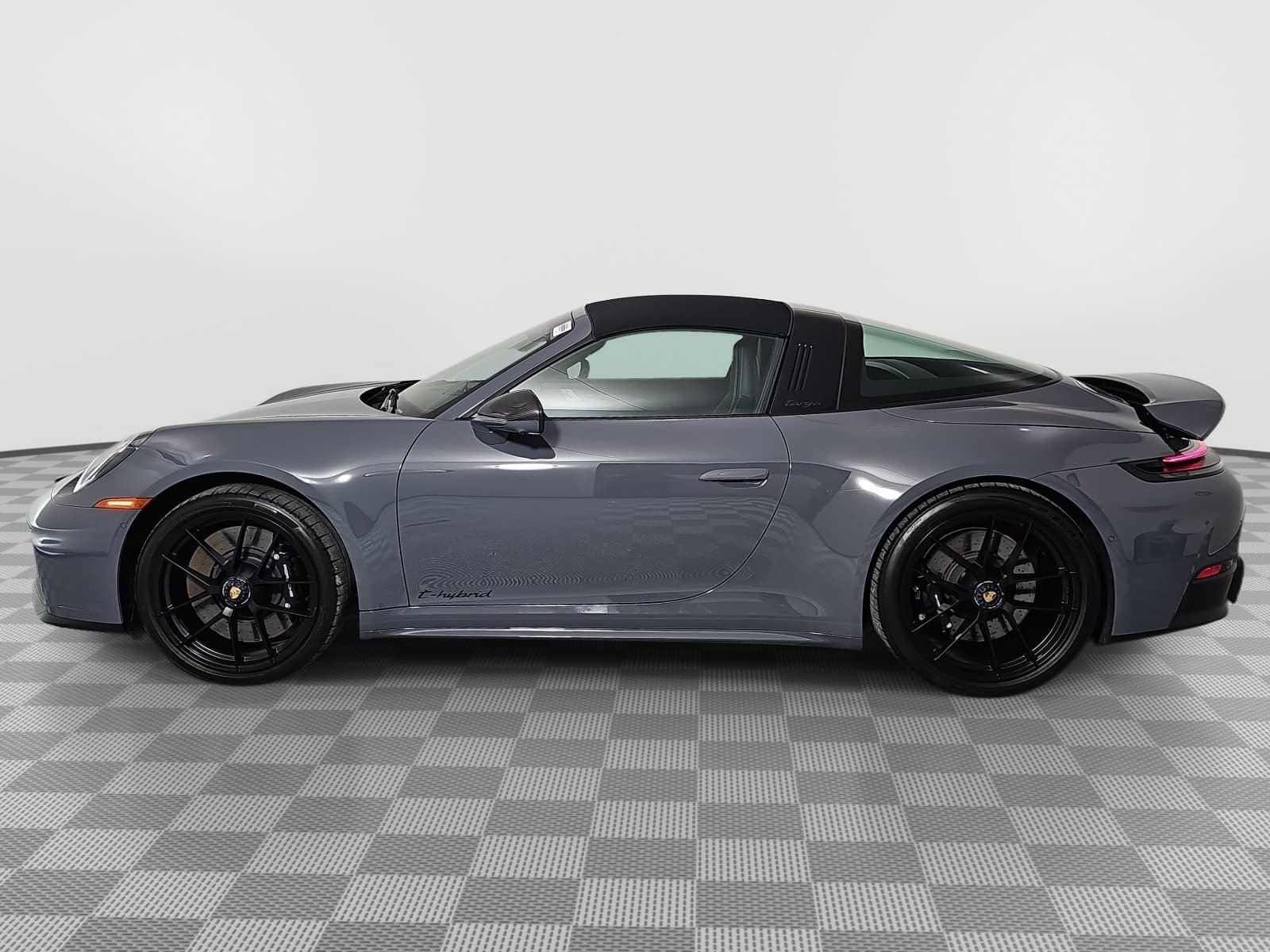Used 2025  Porsche Targa 4 GTS image 5
