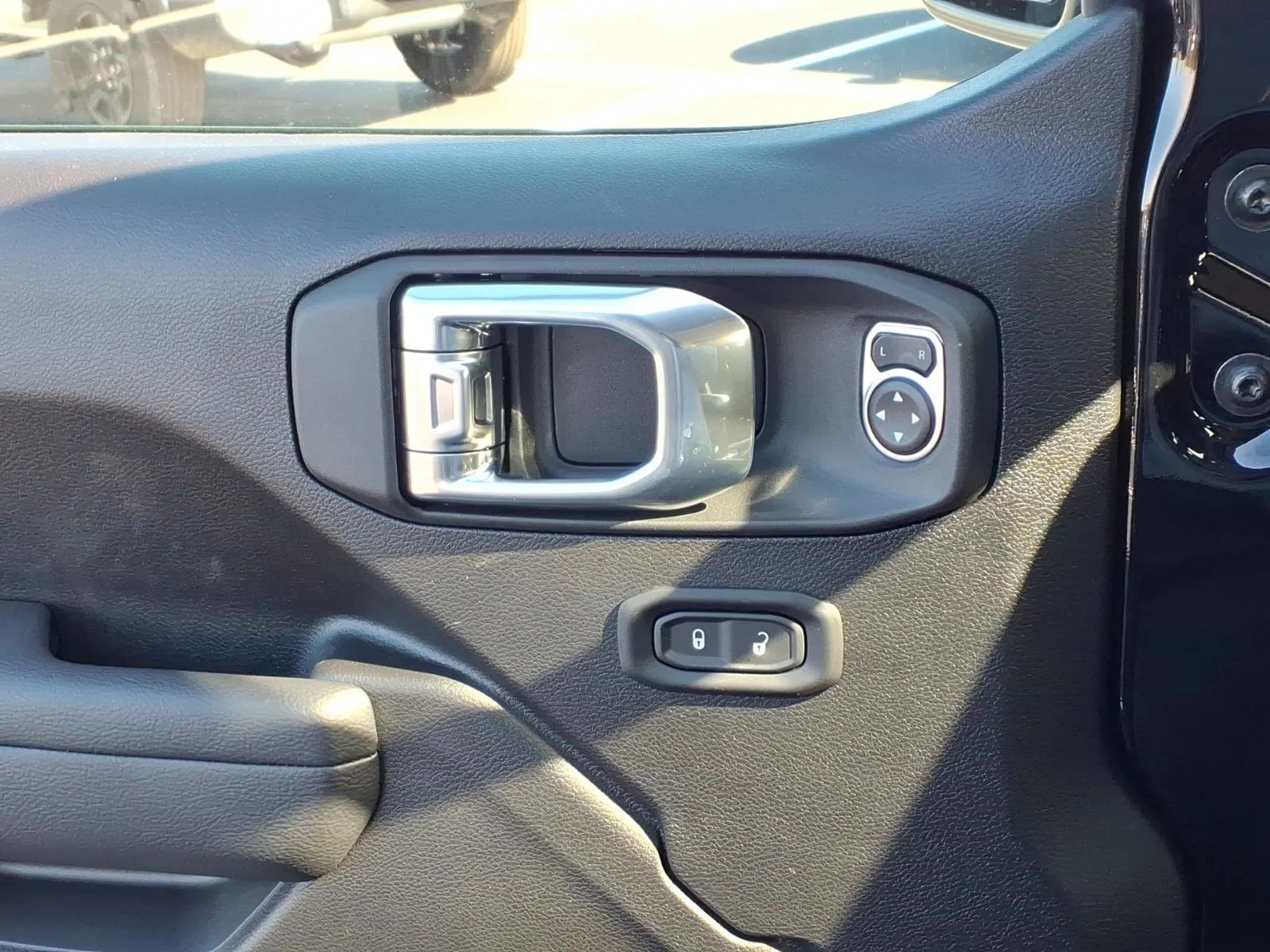 New 2026 Black Clear-Coat Exterior Paint Jeep Mojave image 14