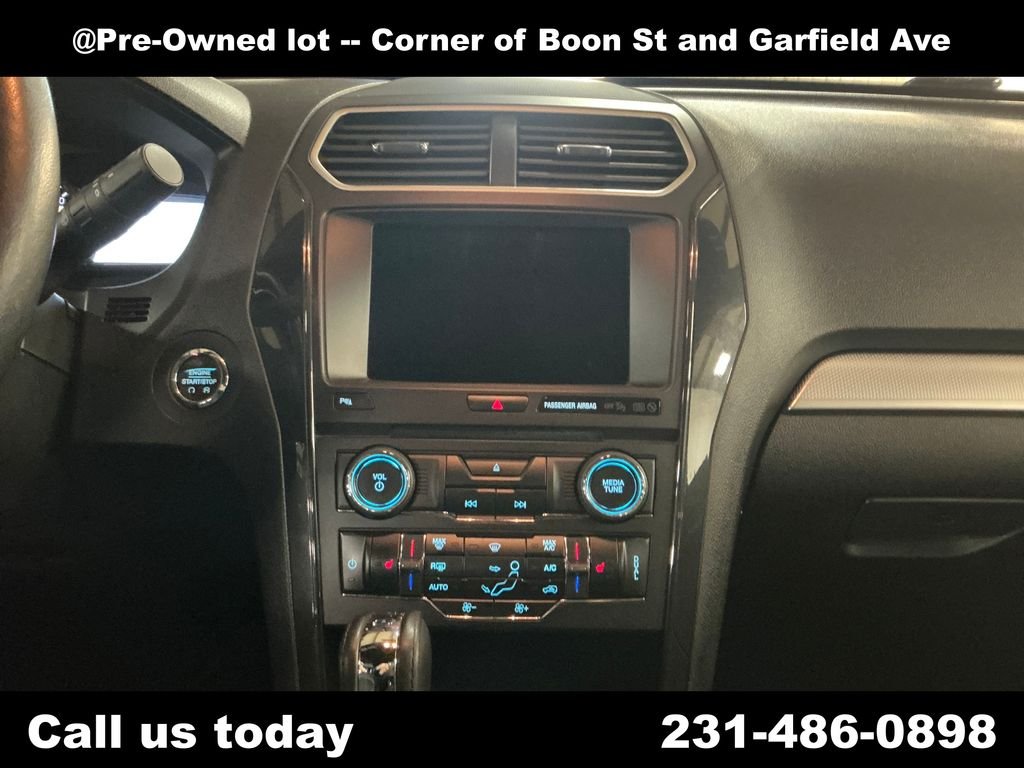 Used 2017 Gold Ford XLT image 19