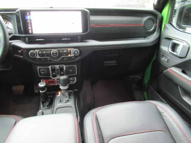 Certified Used 2025  Jeep Rubicon image 14