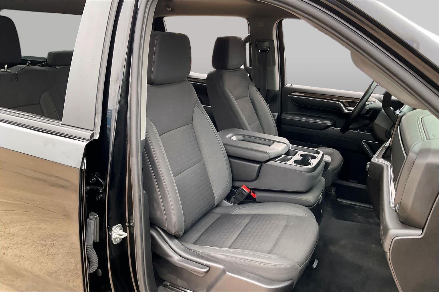 Used 2025 Black Chevrolet LT image 8