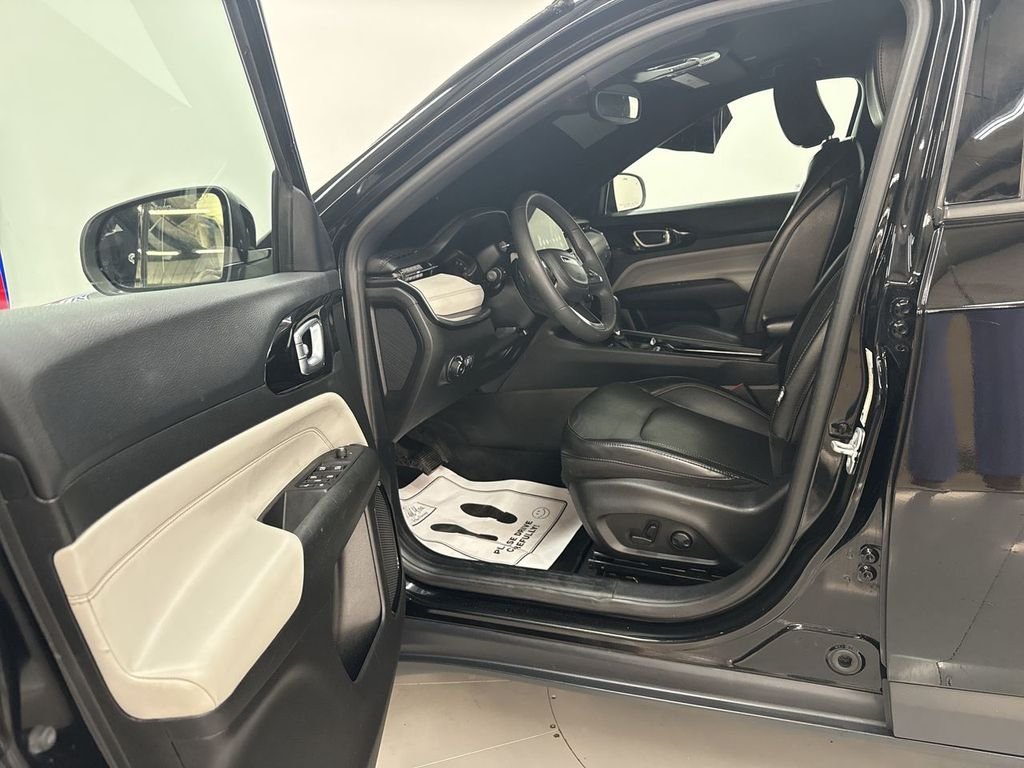 Used 2023 Diamond Black Jeep Limited image 11