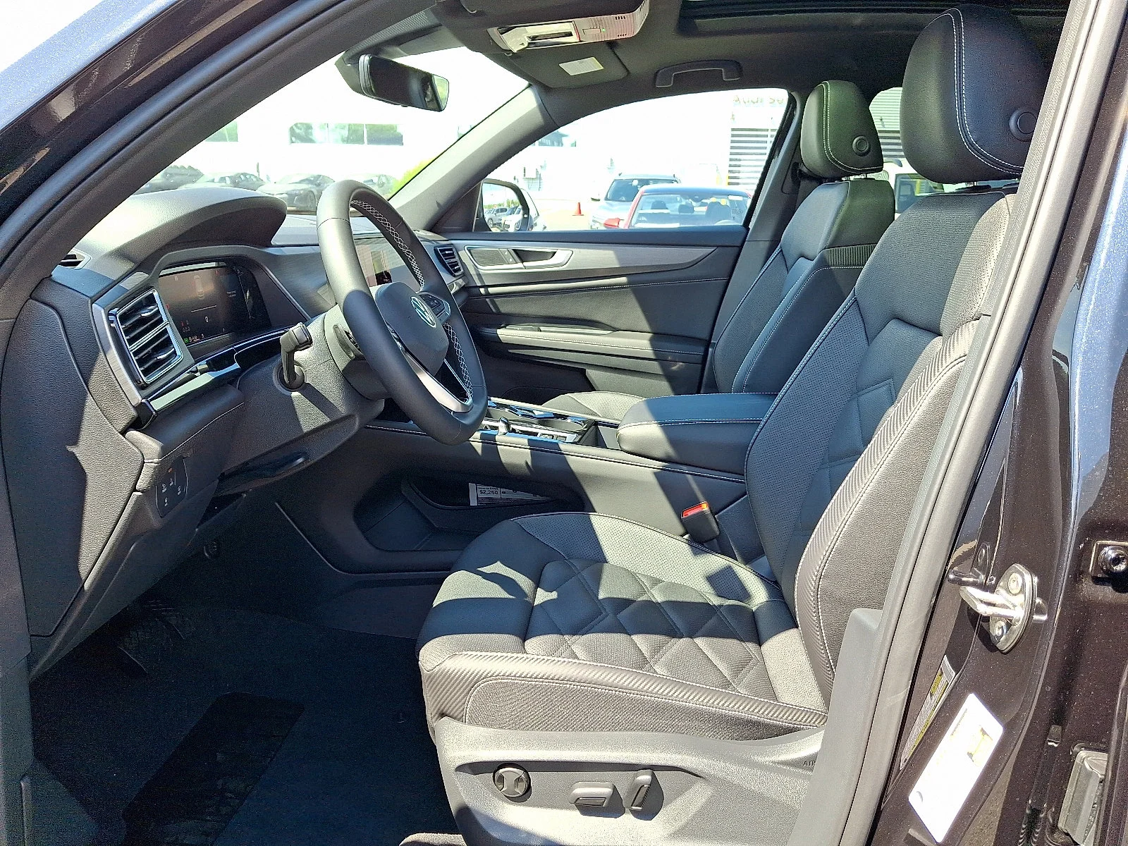 New 2026 Deep Black Pearl Volkswagen 2.0T SE with Technology image 10