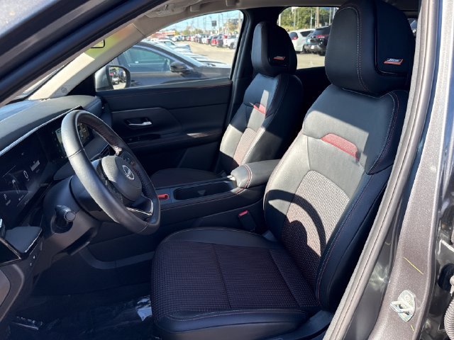 Used 2025 Gray Nissan SR image 14