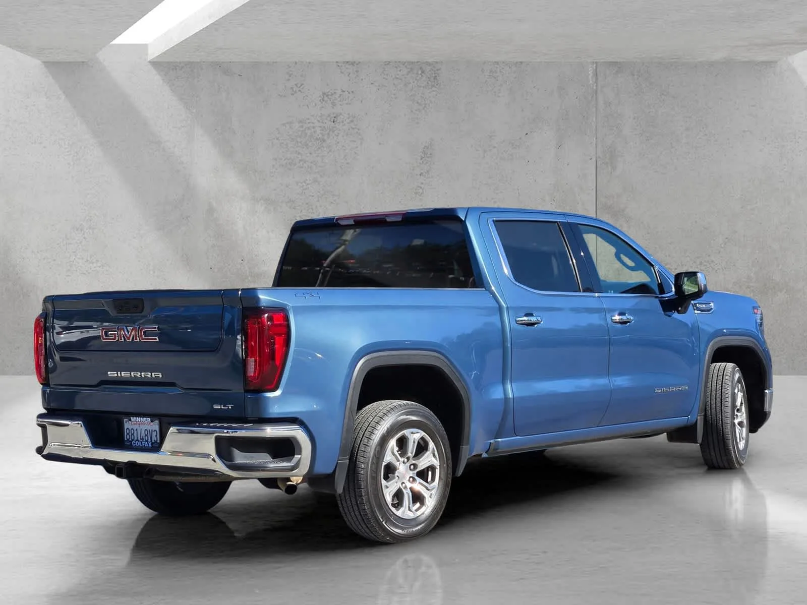 Used 2024 Downpour Metallic GMC SLT image 4