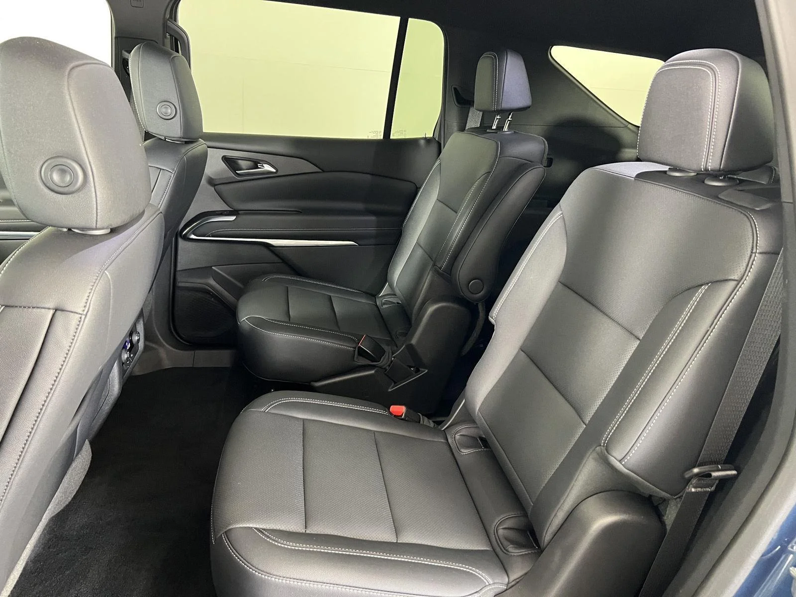 Used 2024 Lakeshore Blue Metallic Chevrolet LT image 19